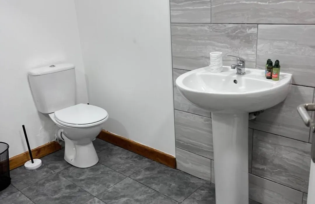 Luxury 2 Bed Apartment At Seymour Grove-1