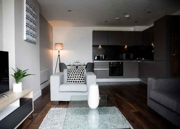 Onpoint s - Spacious 2 Bedroom Apt - City Centre With Balcony